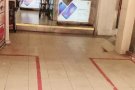 黄格出租 红线 大巴窑地铁一出来就是 人潮很旺   大巴窑中心 Toa payo