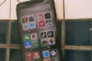 iPhone  XS黑色64G，换手机了出售