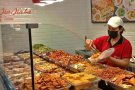 招聘餐饮摊位助手(月薪高达 S$2500)