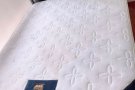出售二手双人床架和床垫