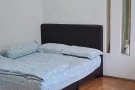 石龙岗地铁站5分钟特独立大主人房短租1700，房间里面有洗衣机冰箱82668077.随时入住，人少安静