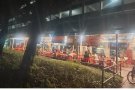 湖畔地铁旁边，达曼裕廊步行7分钟.楼下就有咖啡店，24小时超市。男搭房，女搭房夫妻房