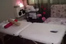 中医推拿  中年男按摩师为你做全方位推油  服务！