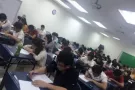 提供中英文授课，5个月考取国际大专文凭。受英国国际学府鉴定局ASIC认证，学费合