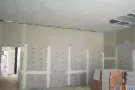 专业为二房东隔间，价钱绝对合理，做工时不影响邻居，可以做通风窗户，不打洞。 无噪