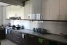 步行约五分钟到湖畔地铁站有主人房招租