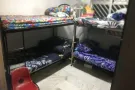 5 套二手金属双层床，带胶合板底座，床垫 