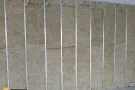专业室内装修粉刷：油漆，整间刮腻子，个别墙面不平处理，做隔间，吊顶，修补墙体起皮脱落，维修天花板鼓包开裂，处理天花板厕所