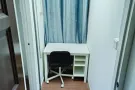 裕廊东靠近地铁站