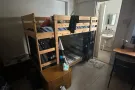 红山地铁有4人男床位出租，普通房