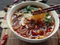 好吃的拌冷麵、烤冷麵、過橋米線、大袋辣片~