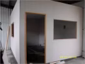 专业为二房东隔间，价钱绝对合理，做工时不影响邻居，可以做通风窗户，不打洞。 无噪