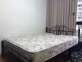 低價出售（床，桌子和沙發）