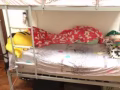 低價出售二手上下鋪，桌子，小柜子，各種零食