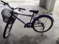 有一辆几乎全新自行车