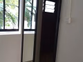 安装维修各种各样木，玻璃，铝合金门，窗，锁，家私，地板，