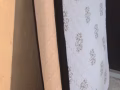 九成新上下鋪鐵床，多種床墊，電話98940943微信同號