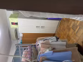 地铁站女搭房