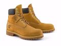 本人有一雙Timberland大黃靴、穿過一次、九成新、size40碼