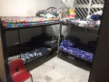 5 套二手金屬雙層床，帶膠合板底座，床墊 