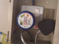 专业电工：安装灯具/插座/吊扇/热水器；跳匝/查费线路84312480