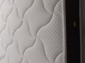全新的king的床垫，有一点点瑕疵
