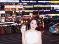 她自己为了装逼总是把自己照片爆出来 明知道踩在别人尸体上还故意炫出来 也难怪别人总是要骂她呢