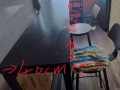 出吧台桌一个，送两把椅子