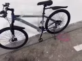 免費送車鎖。擋泥板 打氣筒。工具 。全新。 山地車  數字顯示變速器。 雙碟剎。 先到先到。不預留。全新26寸27.5寸